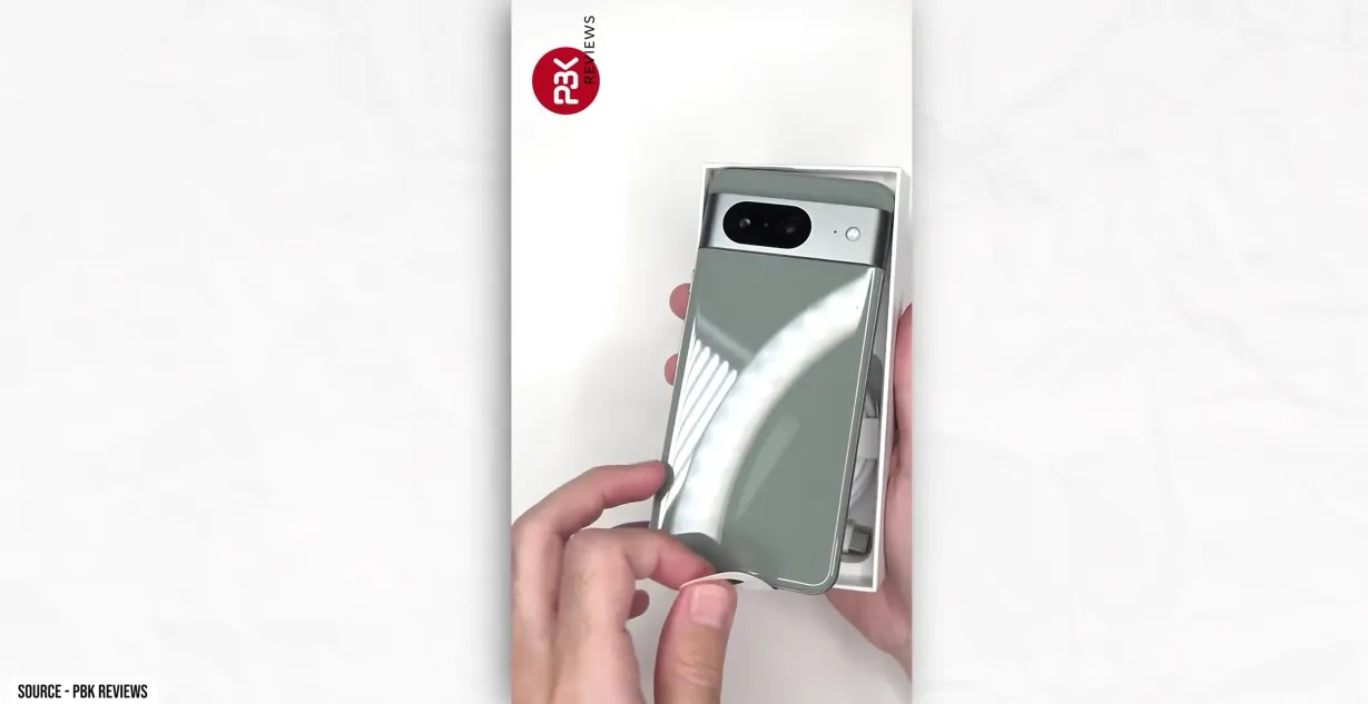 Google Pixel 8 unboxing leak photo